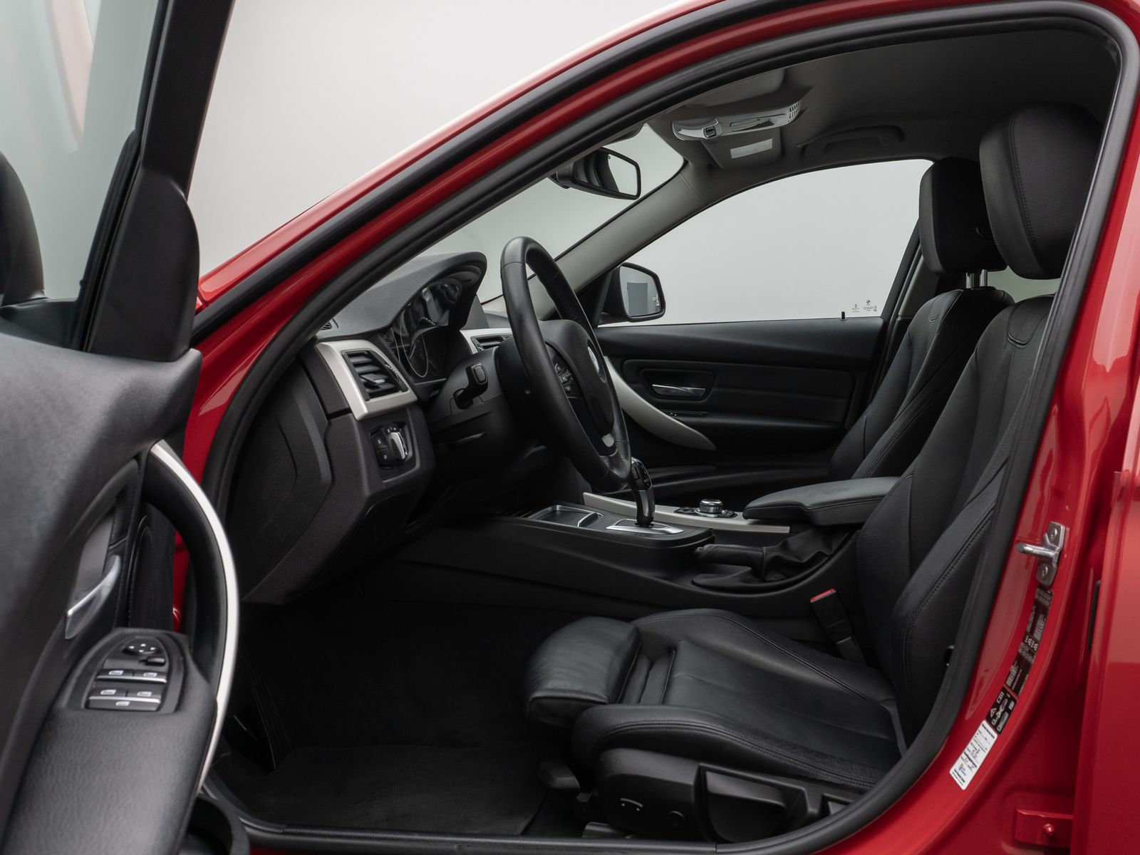 Fahrzeugabbildung BMW 320d xD Navi Lordos PDC LED Komfort AHK Sport