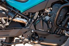 CFMOTO 800 MT ES + 3 tlg. Kofferset + elektr. Fahrwerk