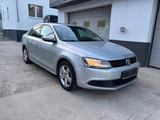 Volkswagen Jetta VI 1.6TDI DSG EURO 5 - Volkswagen Jetta mit Diesel-Antrieb: Automatik