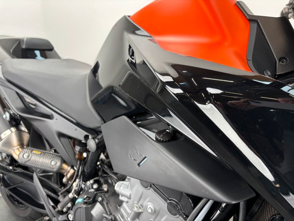 Fahrzeugabbildung KTM 890 DUKE *TOP-ZUSTAND *1. HAND *ARROW