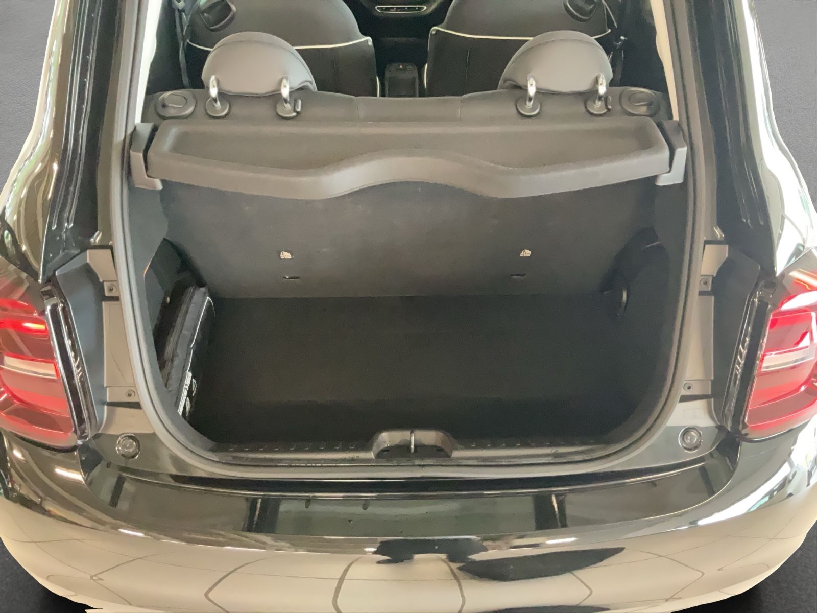 Fahrzeugabbildung Fiat 500e + Radio- & Winterpaket