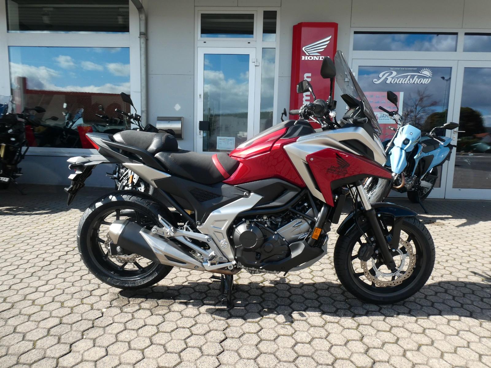 Honda NC 750 X  ABS - Inspektion und Reifen neu !