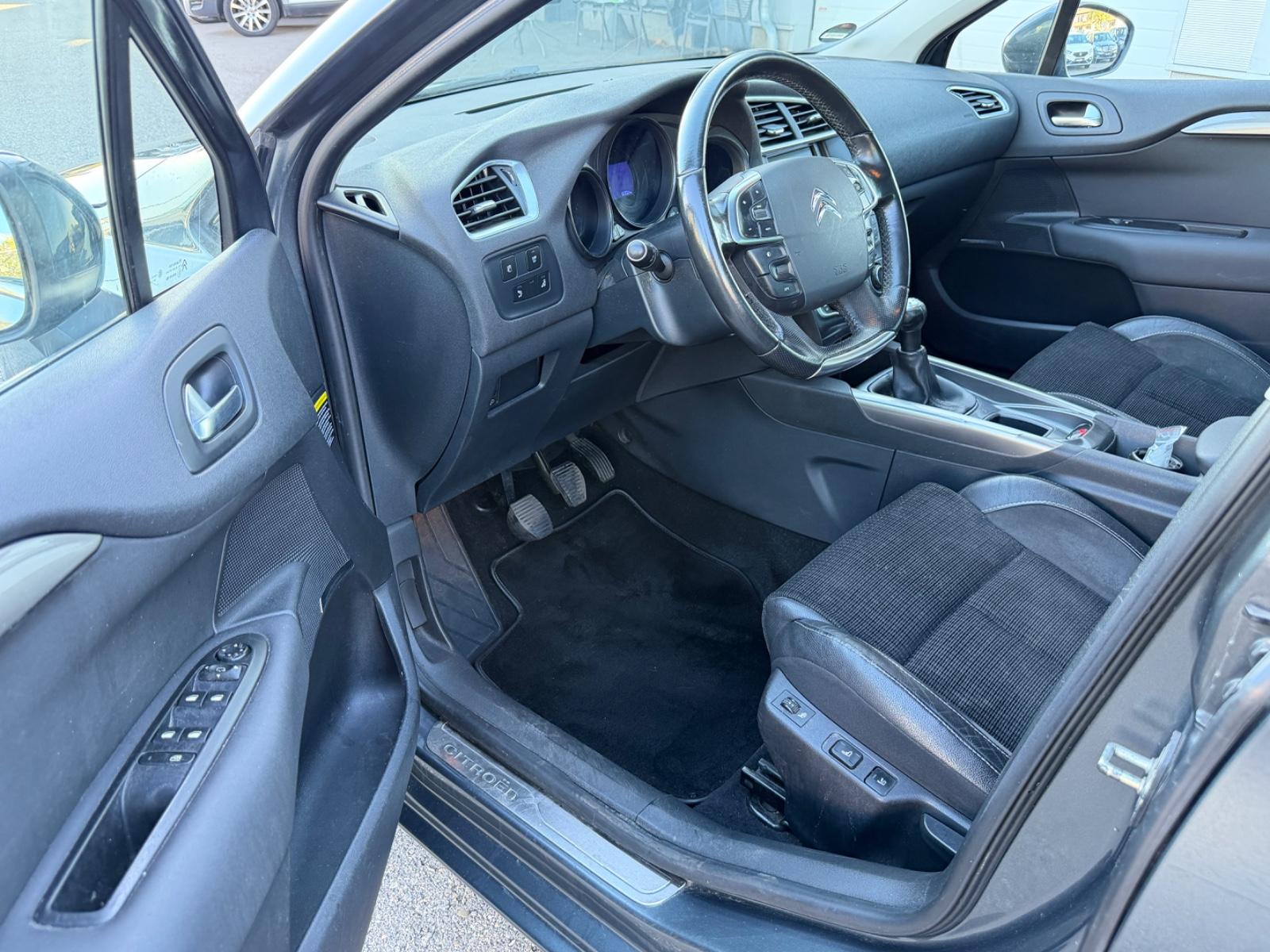 Citroën C4 Lim. Exclusive_KlimAut_TotWinkel_Sitzhz_Tempo