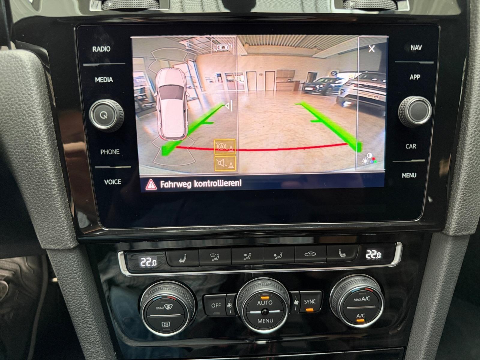 Volkswagen GOLF GTI PERFORMANCE DSG NAV+LED+ACC+DYNAUD+1.HD