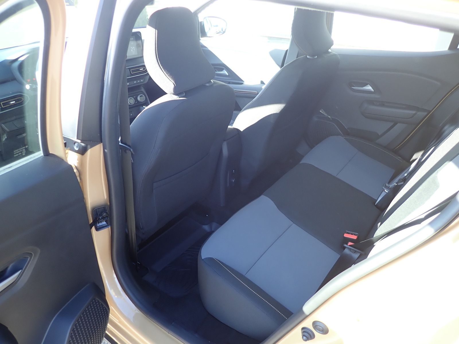 Fahrzeugabbildung Dacia Sandero STEPWAY TCe 90 CVT EXTREME/AUTOMATIK/SHZ