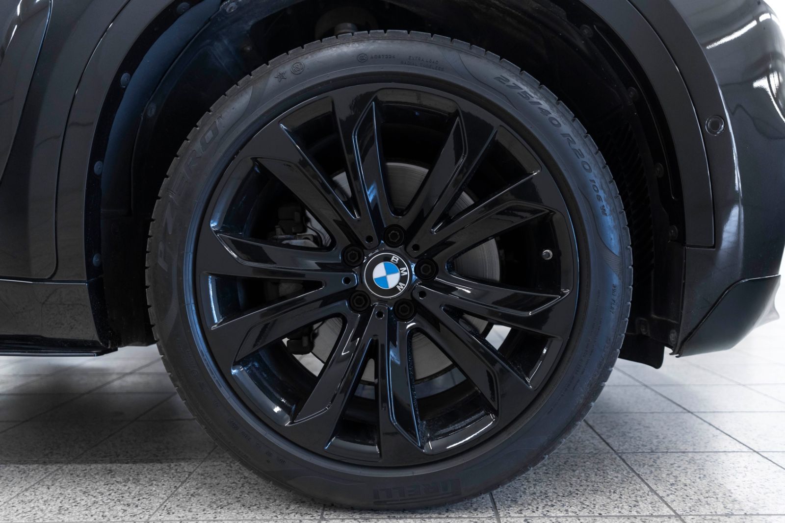 Fahrzeugabbildung BMW X6 xDrive50i M-SPORTPAKET 360° H&K ACC HUD TOTW