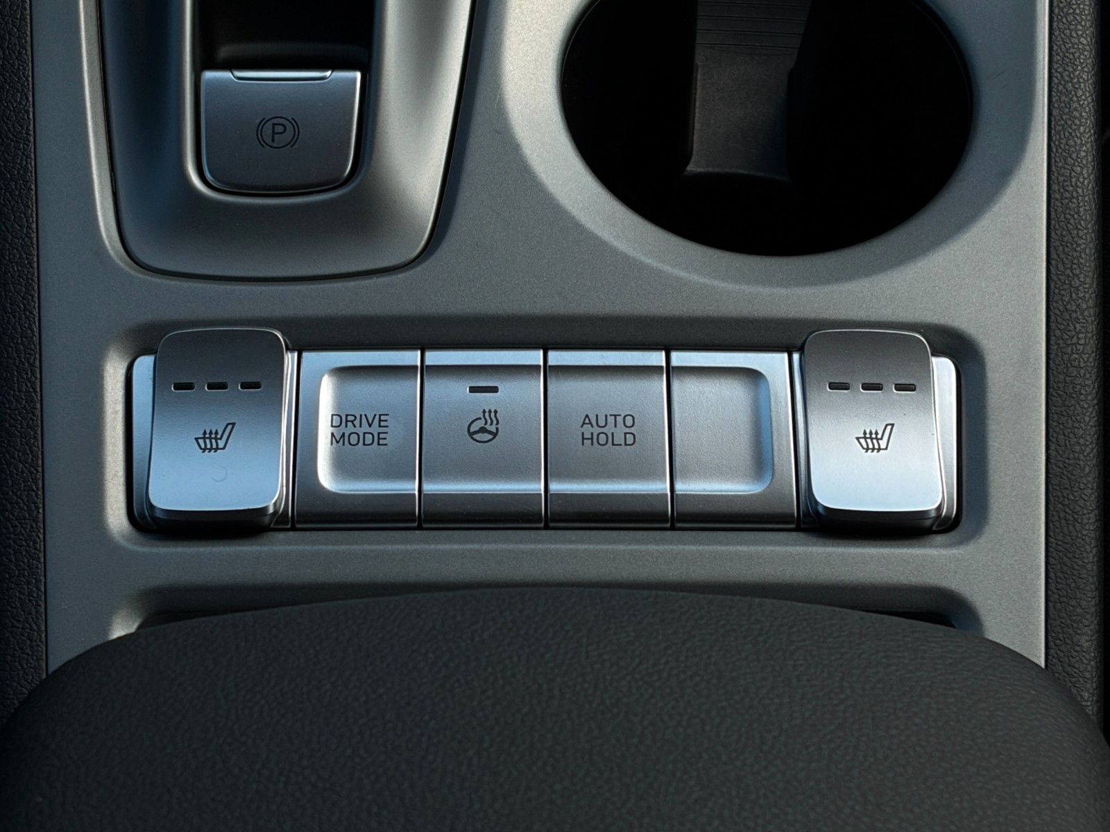 Fahrzeugabbildung Hyundai KONA E Trend SHZ LHZ ACC LKA LFA CarPl. LED WiFi