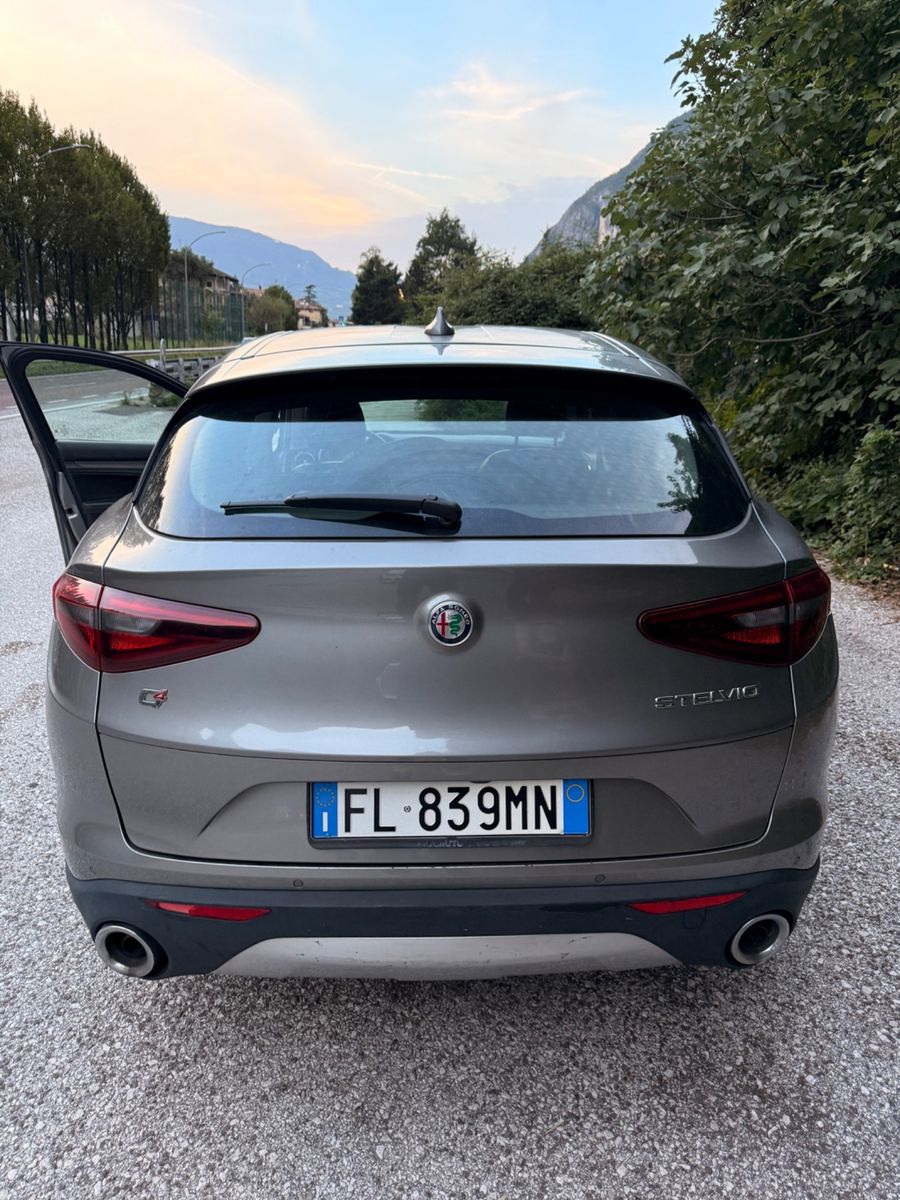 Alfa-Romeo Alfa Romeo Stelvio 2.2 Turbodiesel 180 CV AT8 Q4
