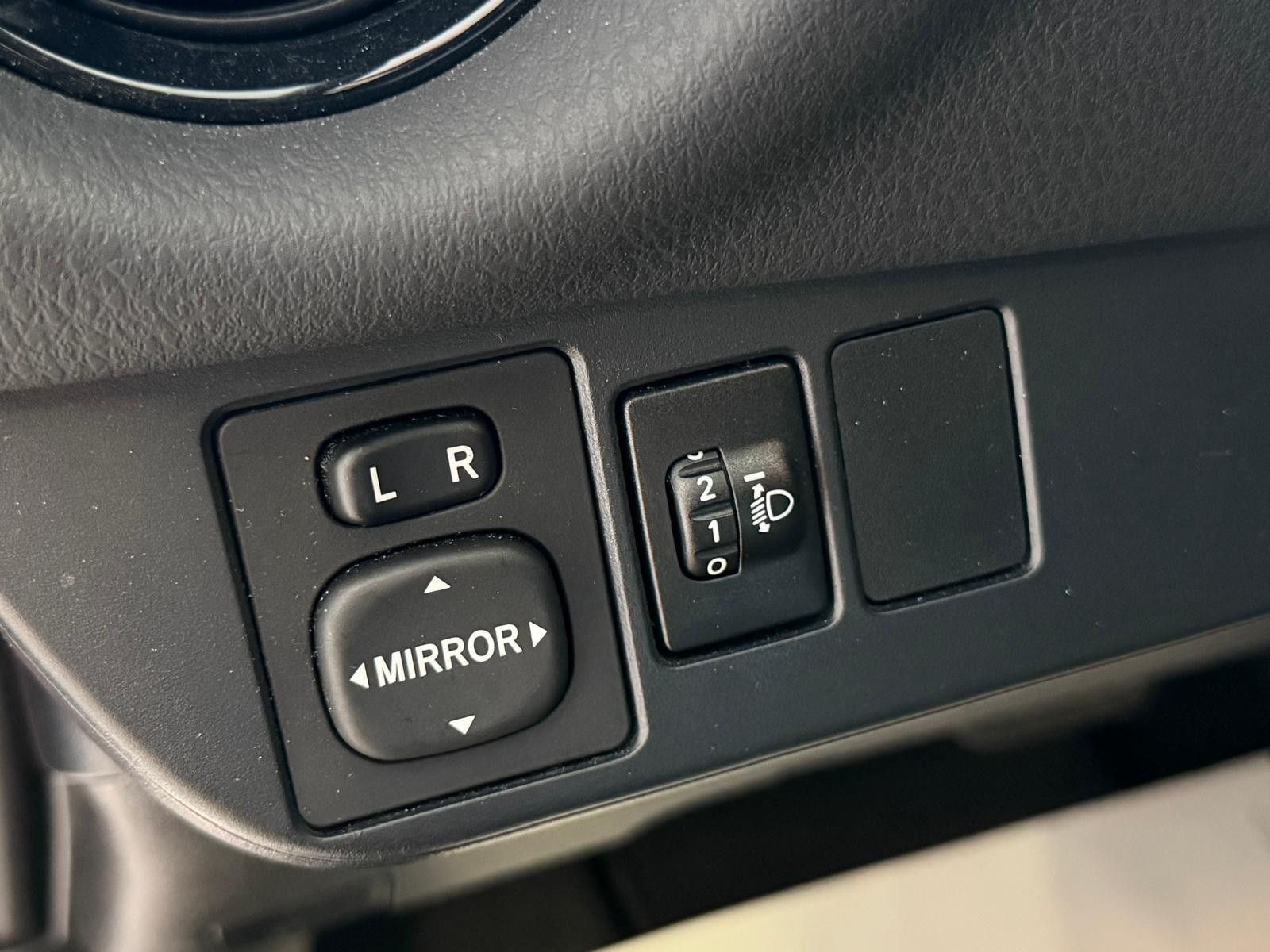 Fahrzeugabbildung Toyota Yaris Hybrid Team D /WENIG KM/SCHECKHEFT/KAMERA