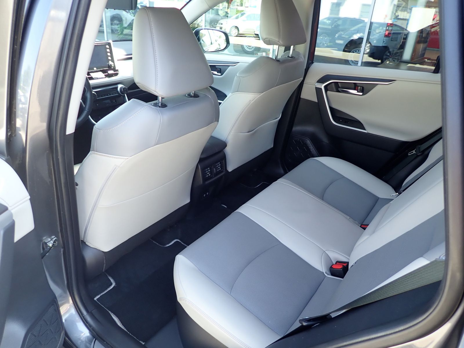 Fahrzeugabbildung Toyota RAV 4 Hybrid 4x2 Lounge LEDER BEIGE