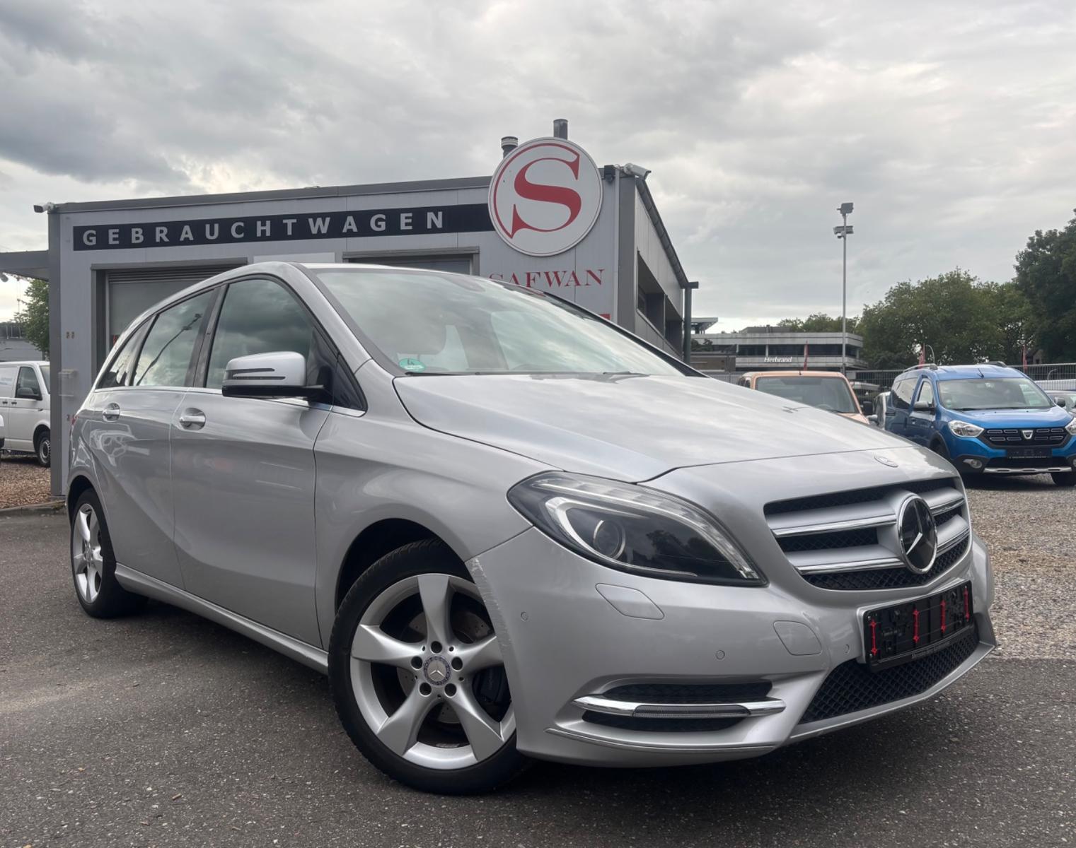 Mercedes-Benz B 180 Sport*BI-XENON*LEDER*SITZH*NAVI*PDC*LM*