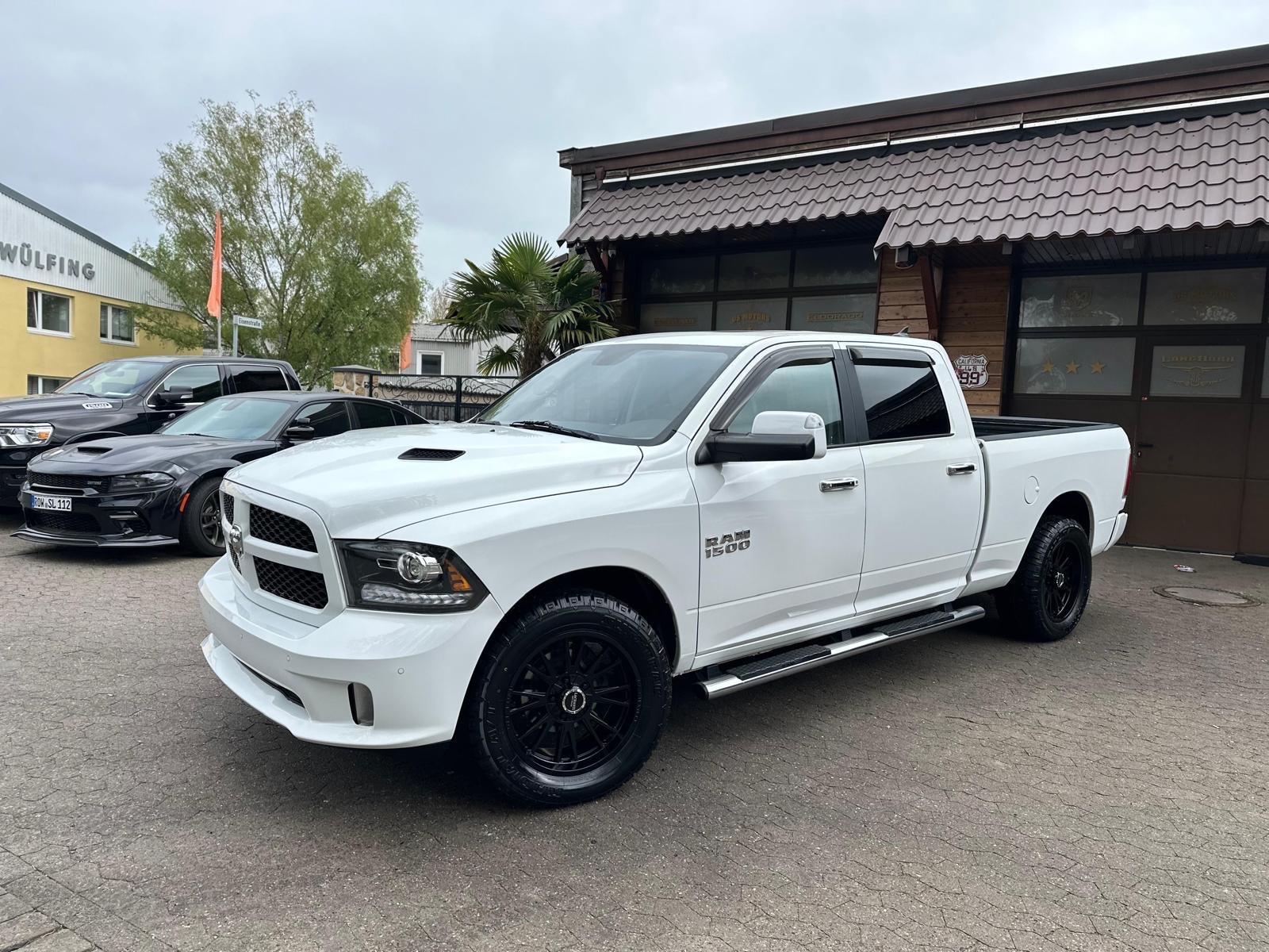 Dodge LARAMIE*LONGBED*5.7 V8*4X4*AHK*NAVI*LACHANTI*PDC