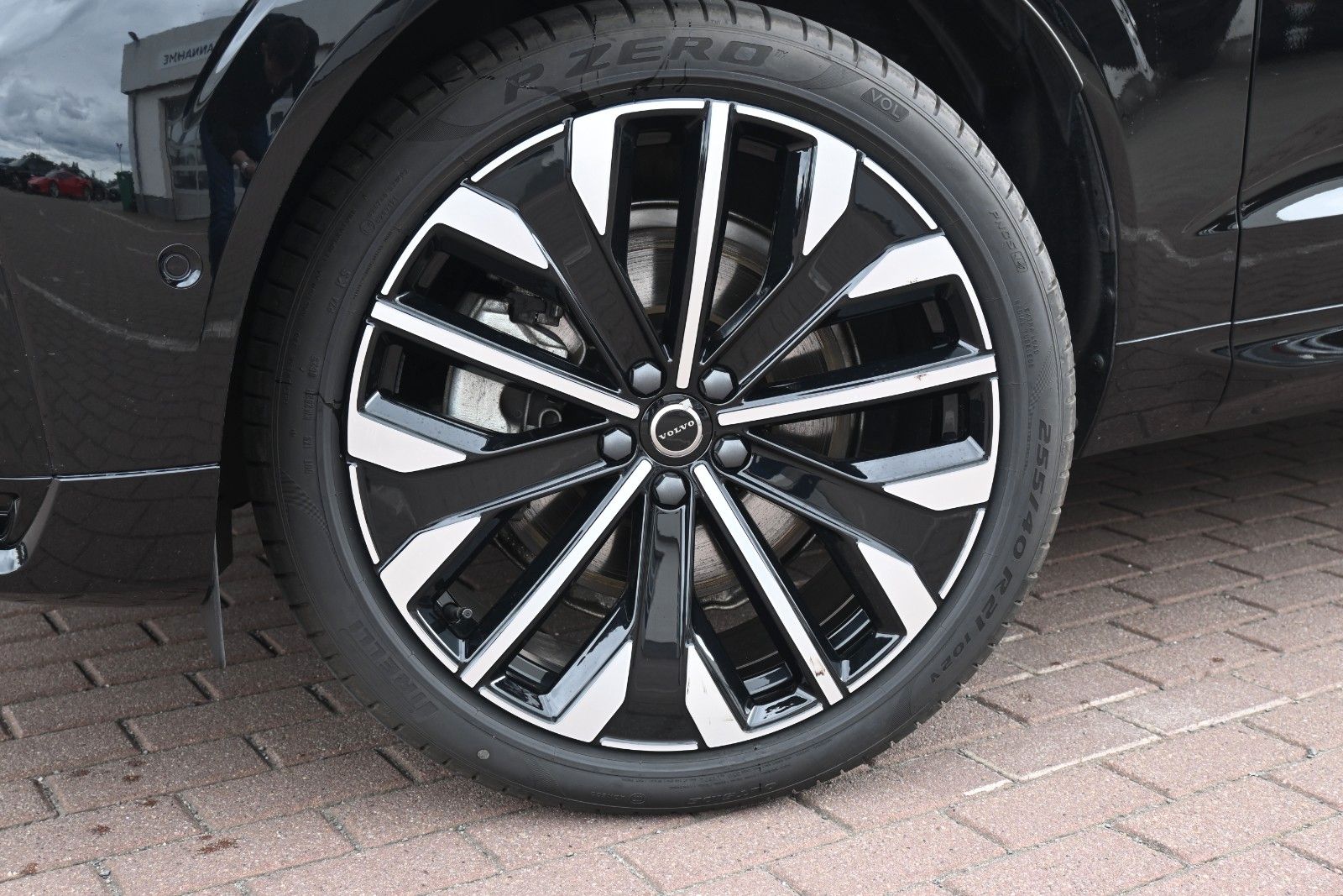 Fahrzeugabbildung Volvo XC60 T8 RC AWD Ultra Dark*LUFT*AHK*ACC*FACELIFT