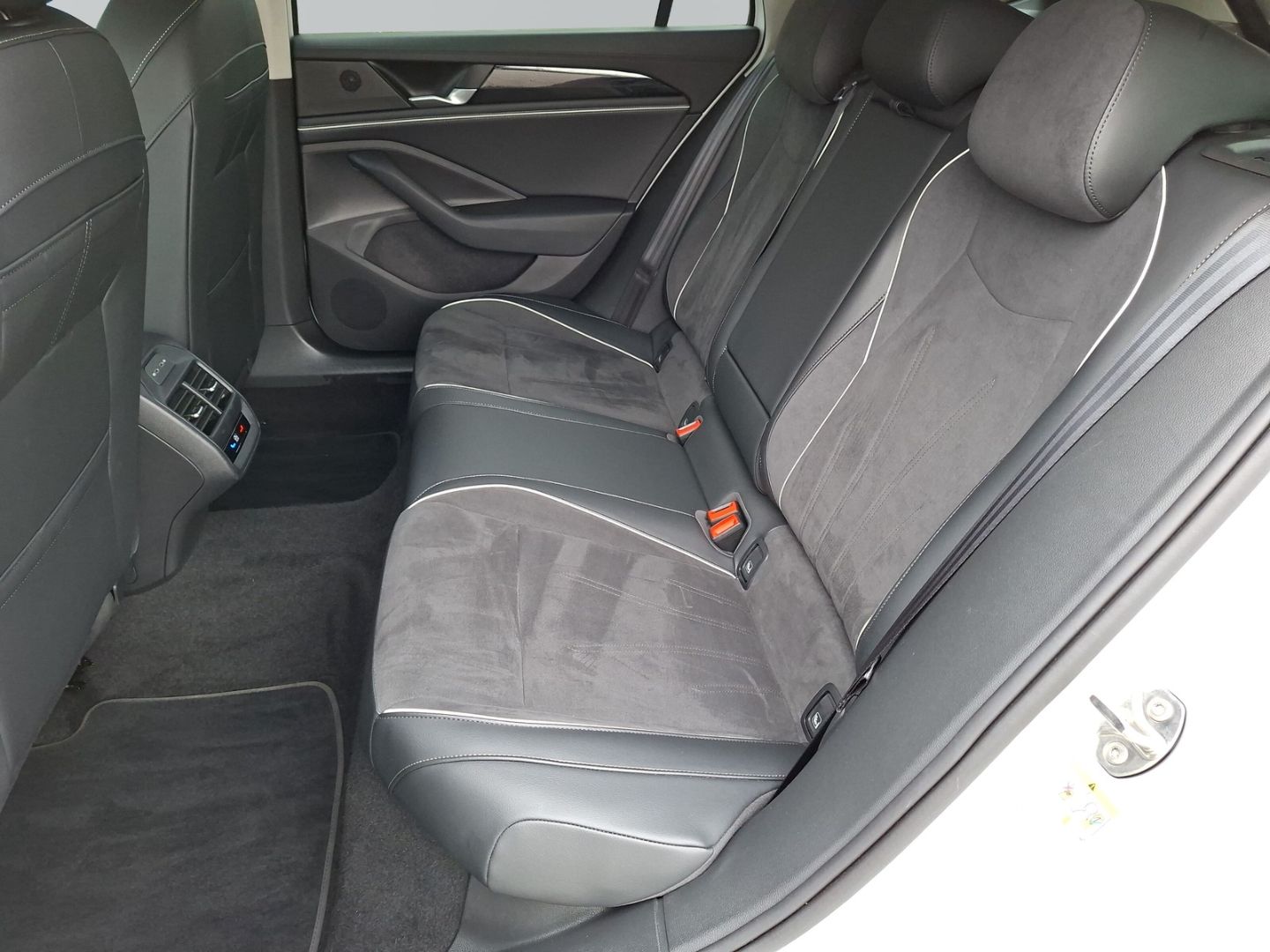 Passat Variant 1.5 TSI eHybrid Business *AHK*NAV