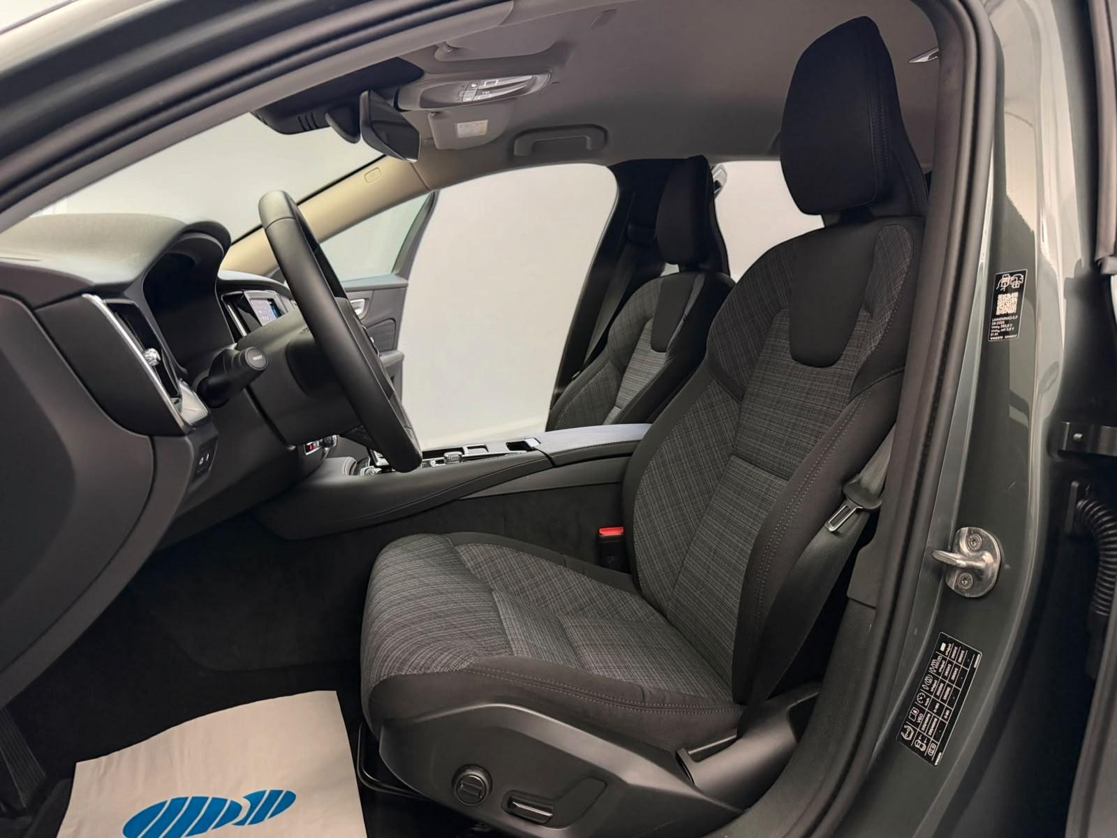 Volvo V60 Kombi Core Hybrid AWD*ACC*AHK*LED*KEYLESS