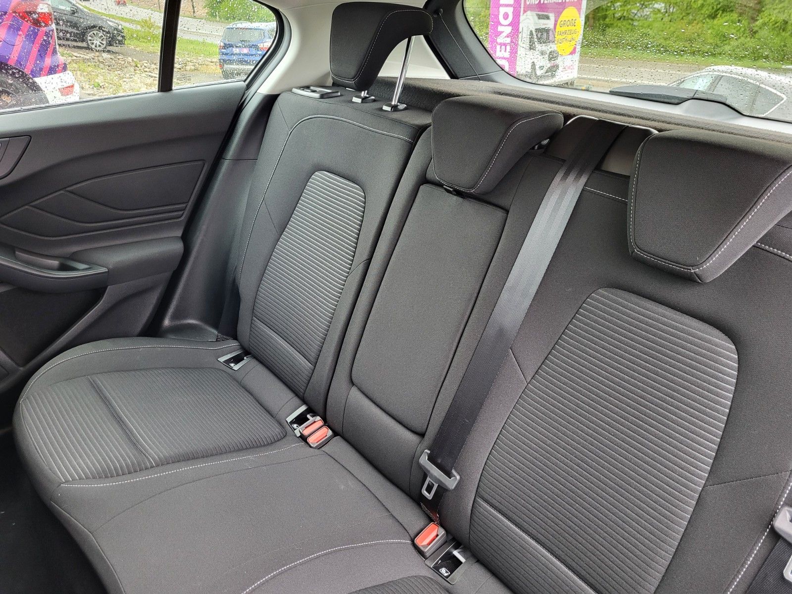 Fahrzeugabbildung Ford Focus Lim. Titanium AHK, Winter-Paket