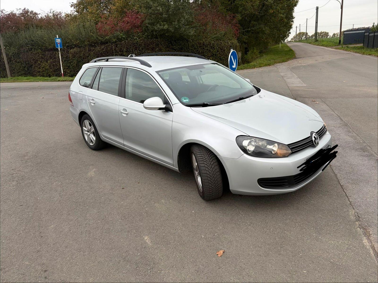 Volkswagen Golf 2010 — rear view