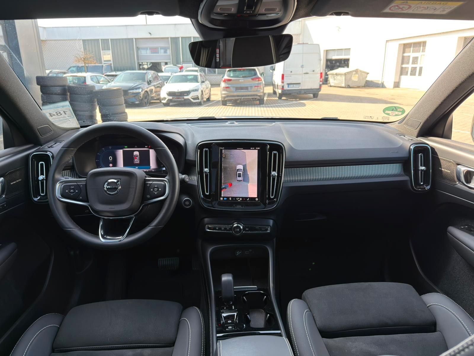 Fahrzeugabbildung Volvo XC40 B4 AWD Ultimate Dark*PANO*STDHZG*360°*ACC