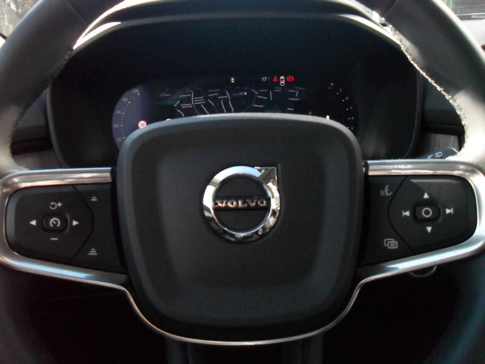Fahrzeugabbildung Volvo XC 40 B3 Plus Dark | Standheizung | 360°