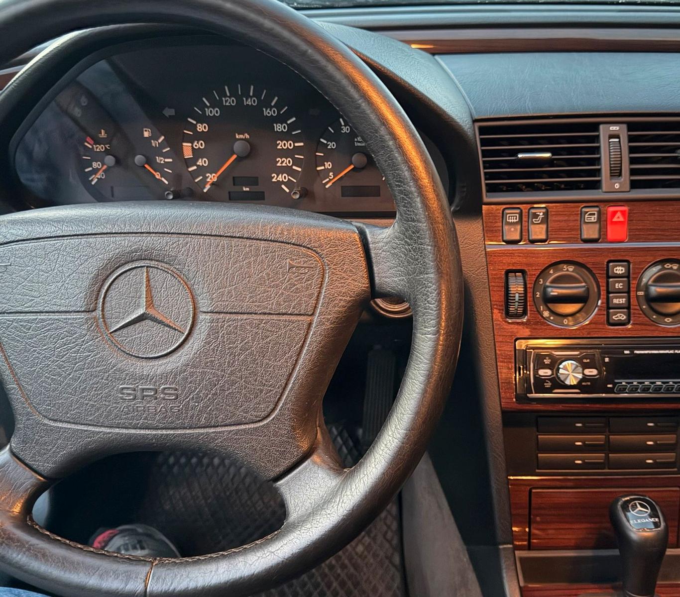 Mercedes-Benz C 220