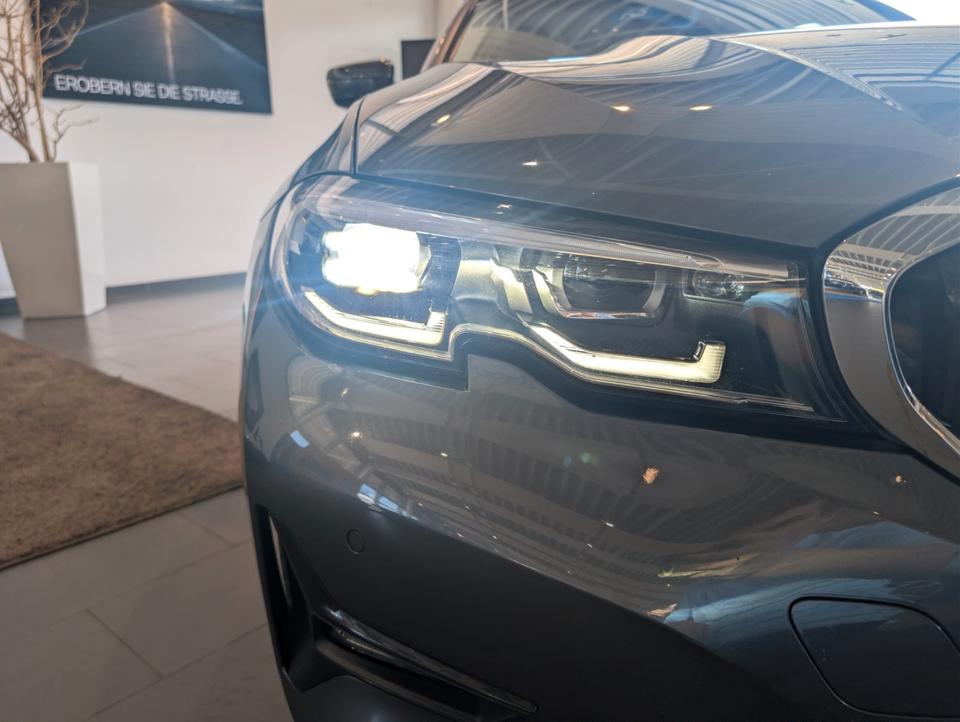 BMW 320i Limousine