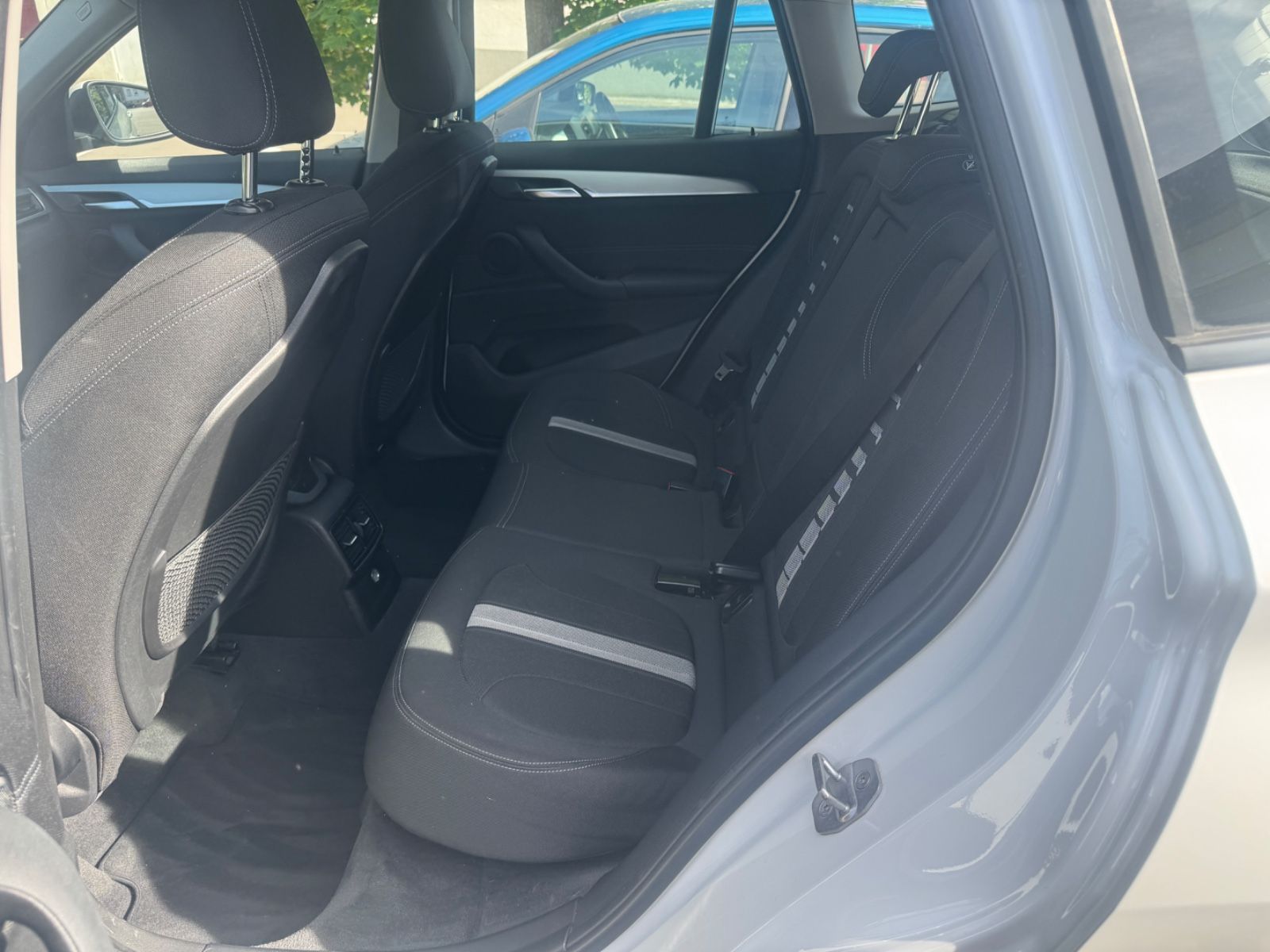 Fahrzeugabbildung BMW X1 sDrive 18 i Sport Line Navi+Sitzheizung