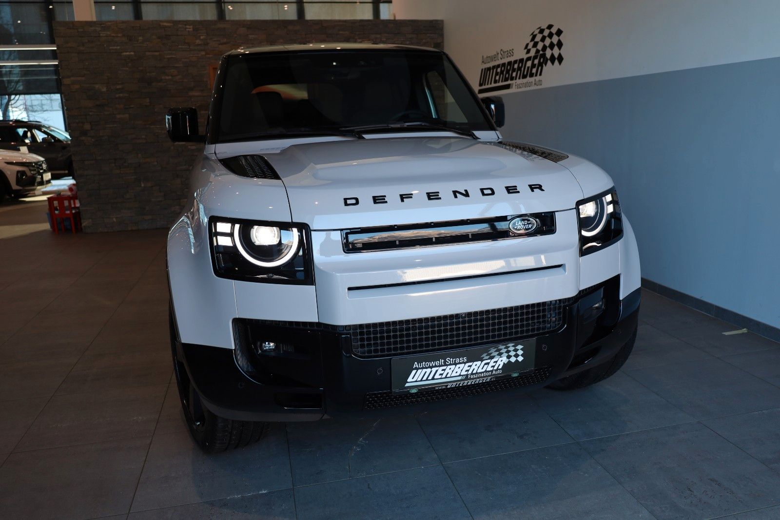 Land Rover Defender 110 P300e Plug-in Hybrid X-Dynamic SE imagem 2