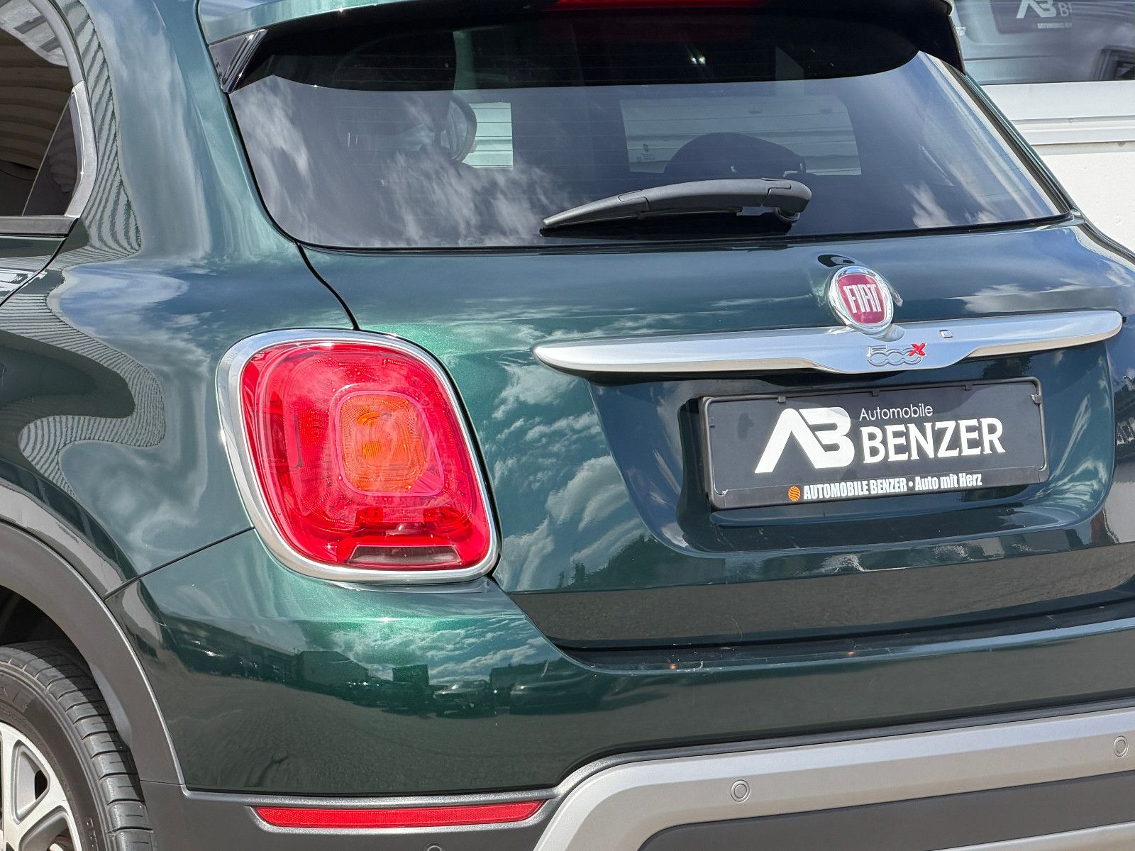 Fahrzeugabbildung Fiat 500X Cross/ UConnect / Fahrassistenz/Design-Kit