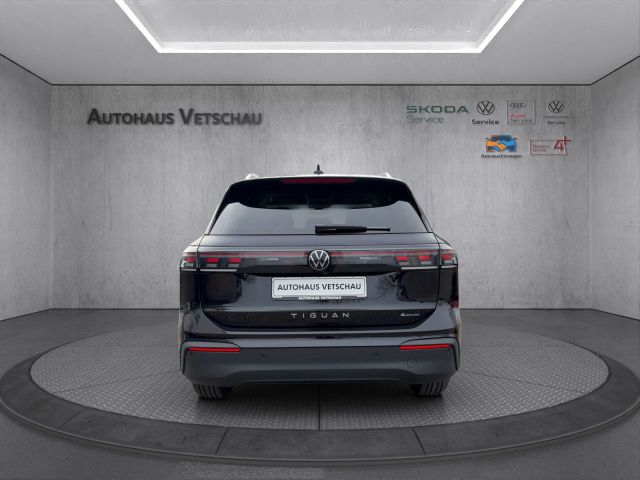 Tiguan Life 2.0 TDI 4M DSG/AHK/DCC/RFK/elHK/ACC