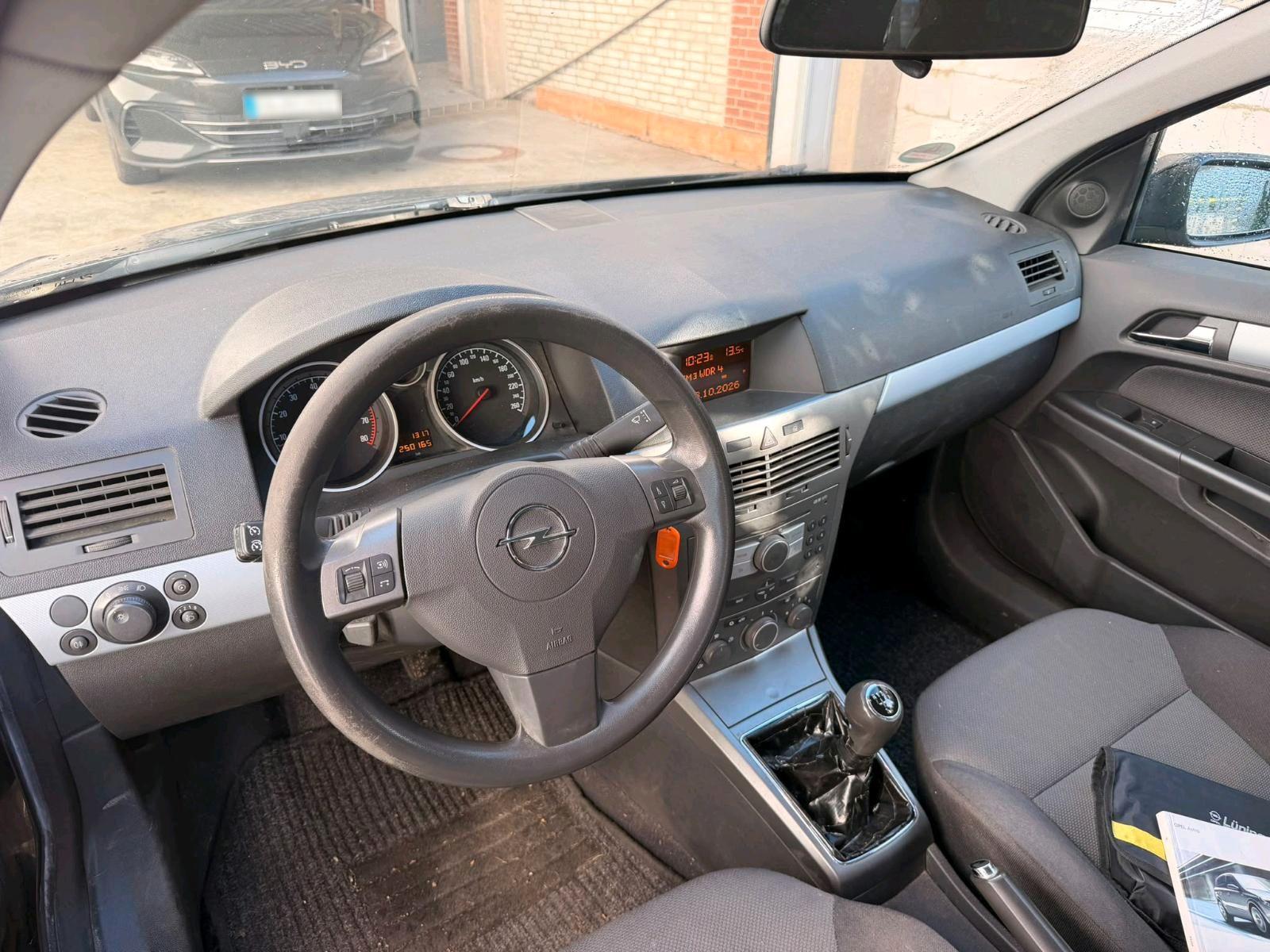Opel Astra 2005 — photo 5
