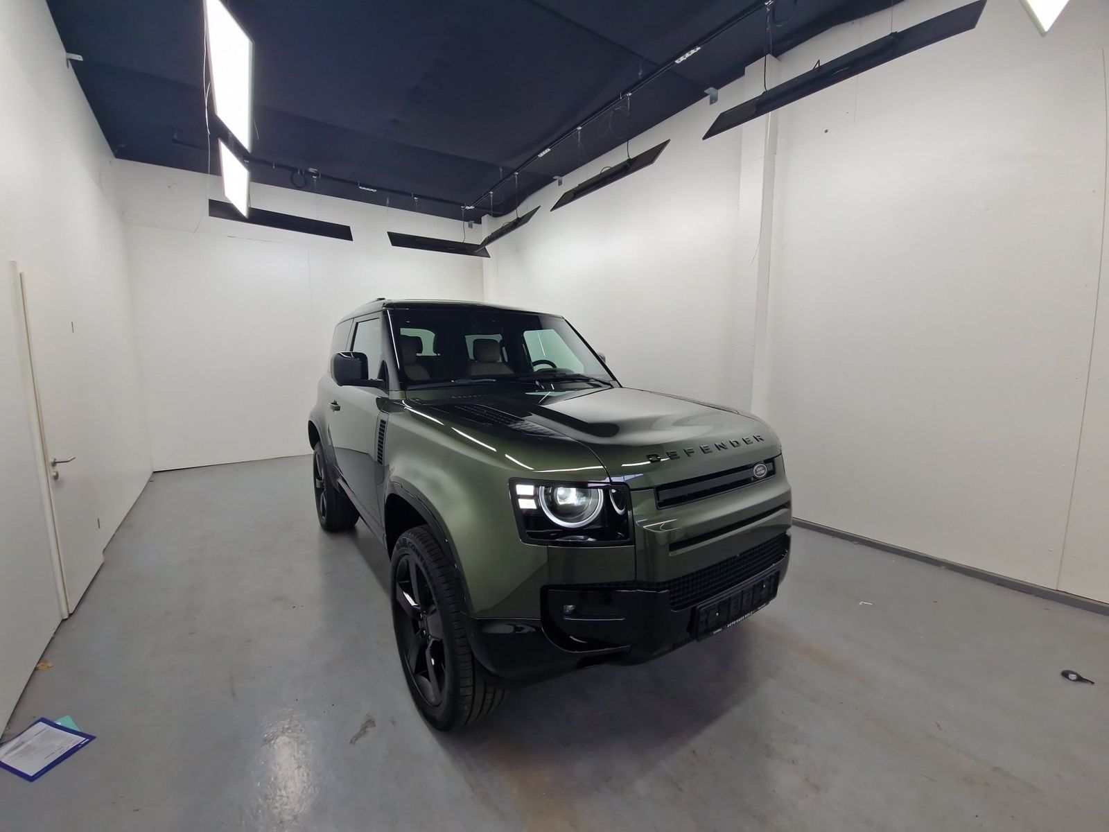 LAND ROVER Defender 90 D350 X-Dynamic SE AHK Matrix 22-Zoll – Bild 5