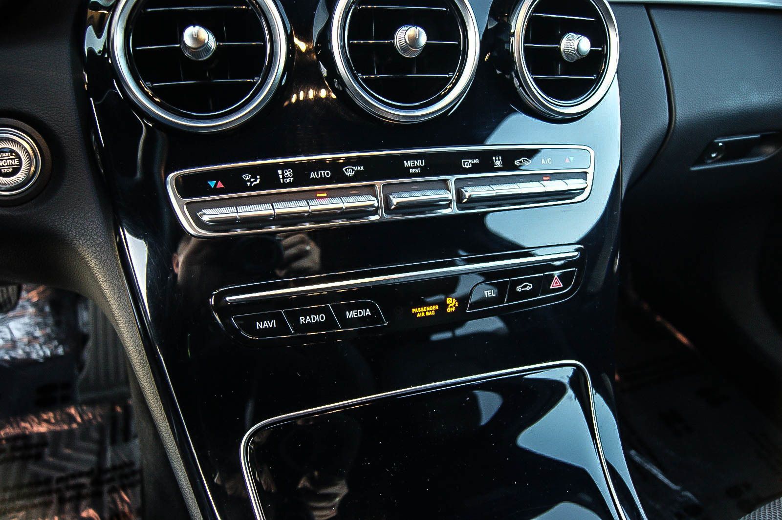Fahrzeugabbildung Mercedes-Benz C 300 e T 9G-T Avantgarde AHK BURMESTER LED KAME