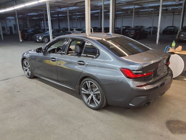 BMW 318 i M Sport S-Dach SpoSi Lane ACC RKam LED AUT