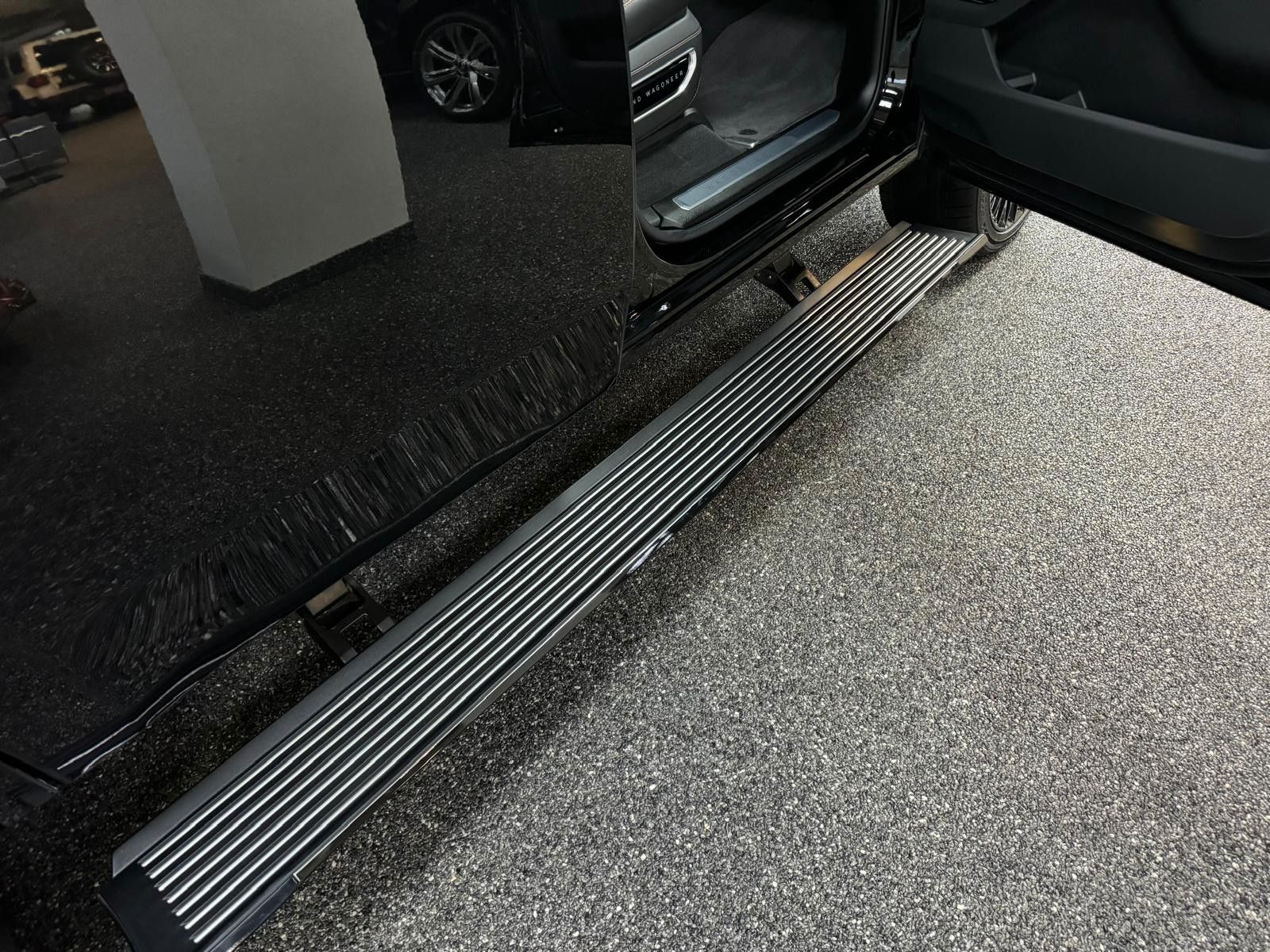 Fahrzeugabbildung Jeep GRAND WAGONEER SER. III BLACK LINE-24"6.4L V-8 .