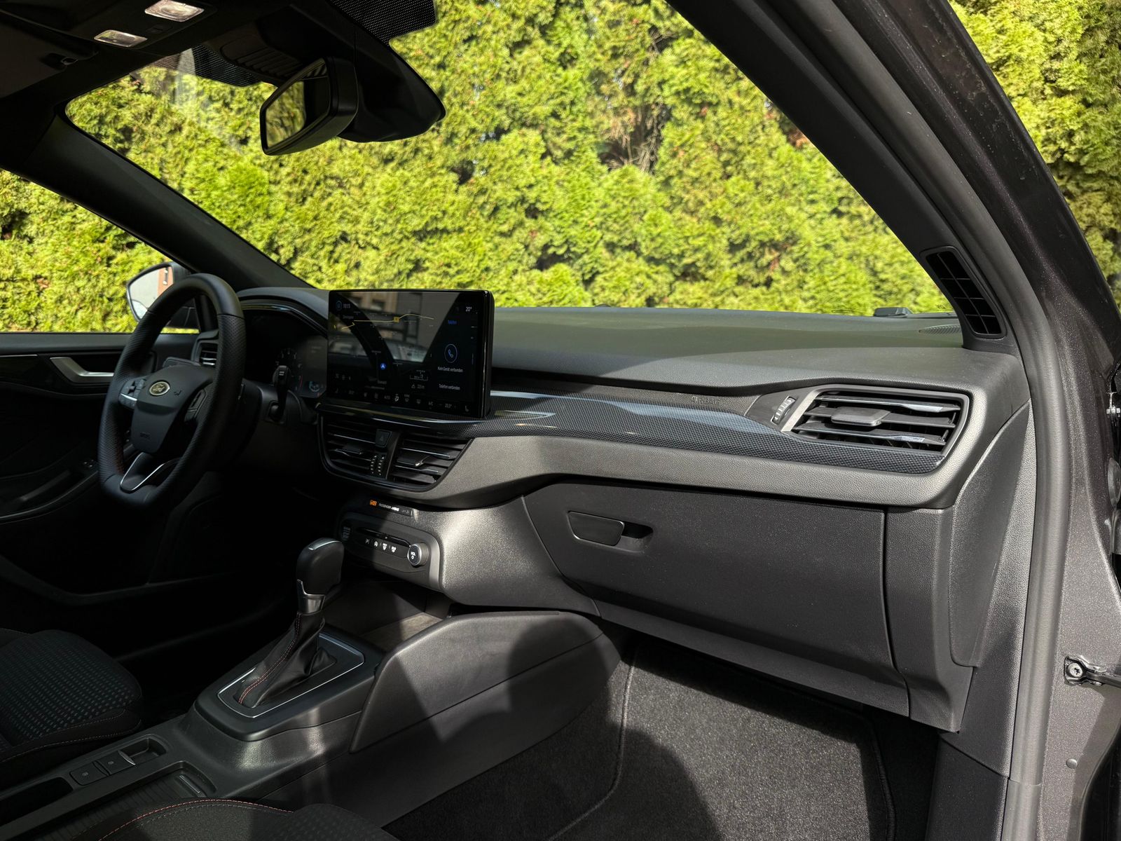 Fahrzeugabbildung Ford Focus 1.0EB ST-Line MATRIX+NAV+WINTER+CARP+SYNC4