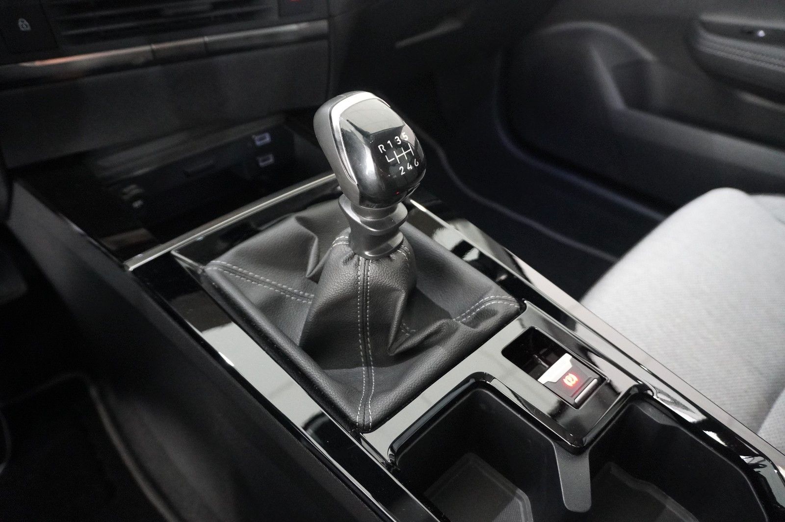 Fahrzeugabbildung Opel Astra L ST 1.5D ELEGANCE NAVI/LED/KAMERA/SH/DAB+