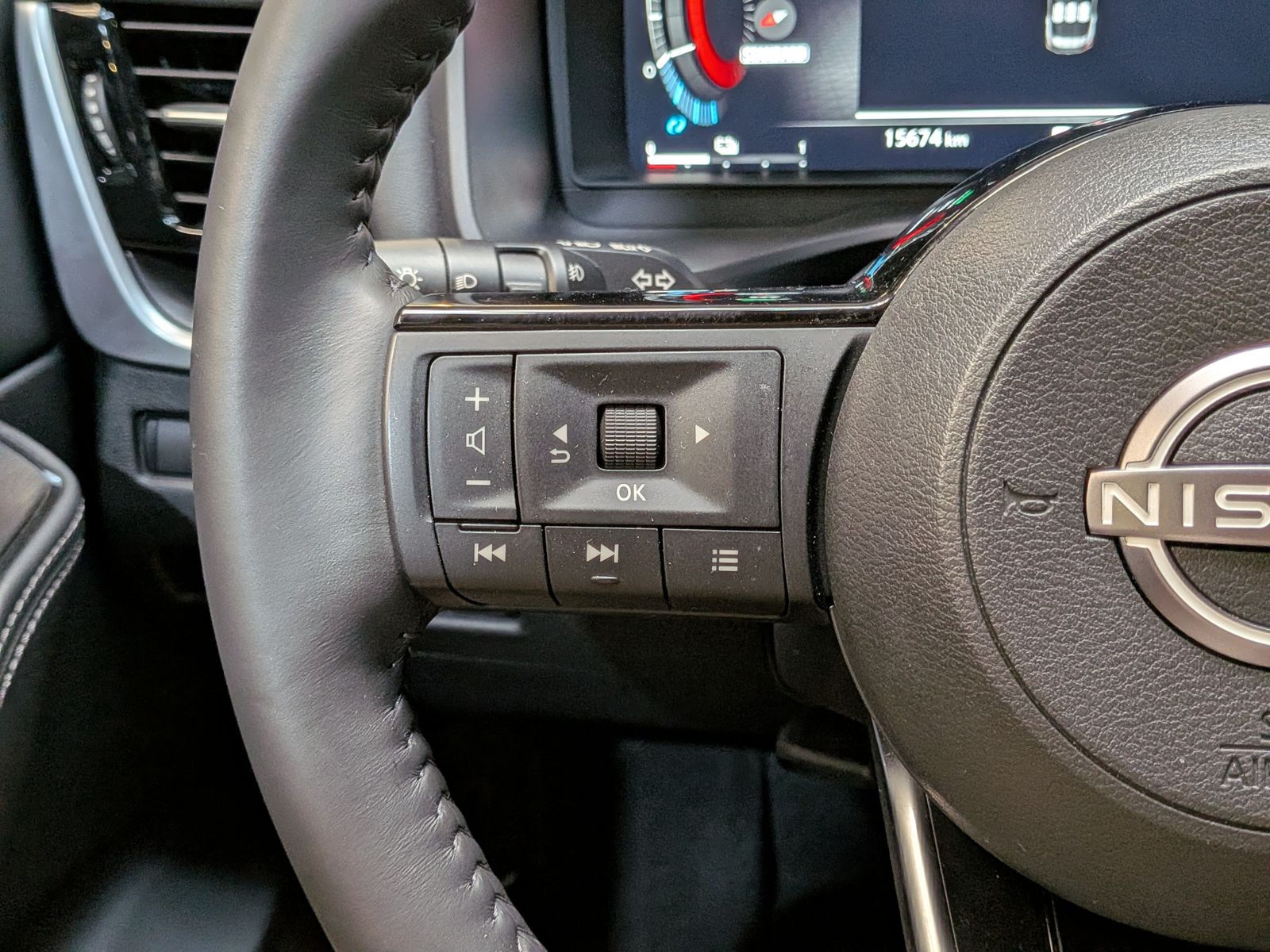 Fahrzeugabbildung Nissan X-Trail 1.5 e-Power e-4 Tekna Bose HUD LED+ 20"