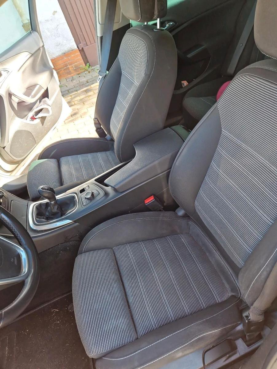 Opel Insignia 2010 — photo 10