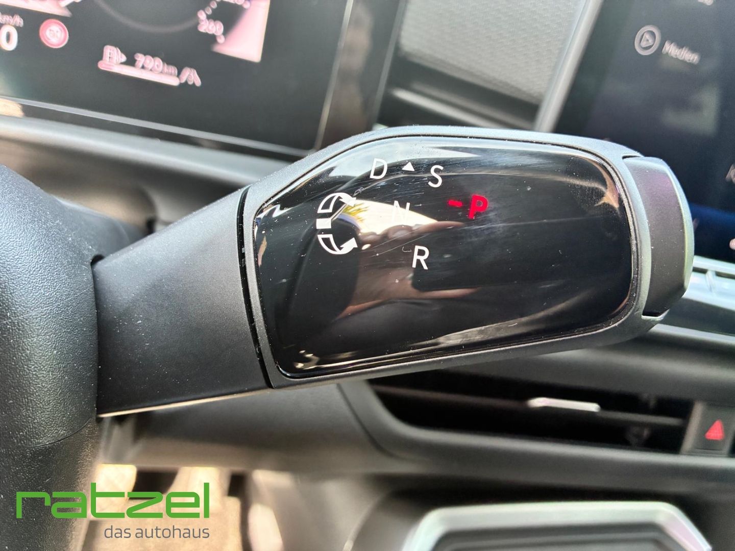 Fahrzeugabbildung Volkswagen T-Roc Style 1.5l eTSI DSG AHK+NAVI+IQ-Light