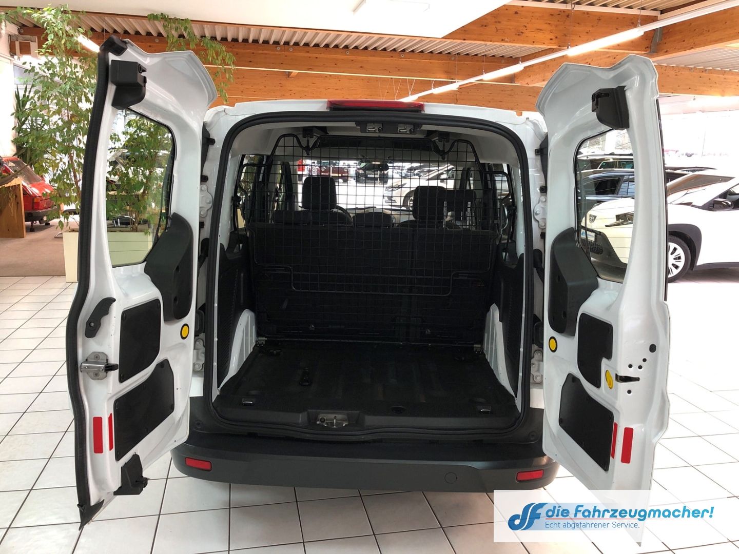 Fahrzeugabbildung Ford Transit Connect Kombi Trend 1.5 TDCi Notbremsass