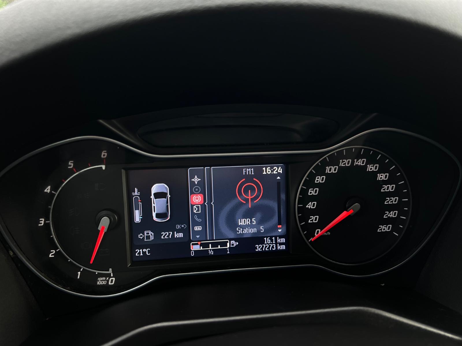 Ford Mondeo 2012 — photo 11
