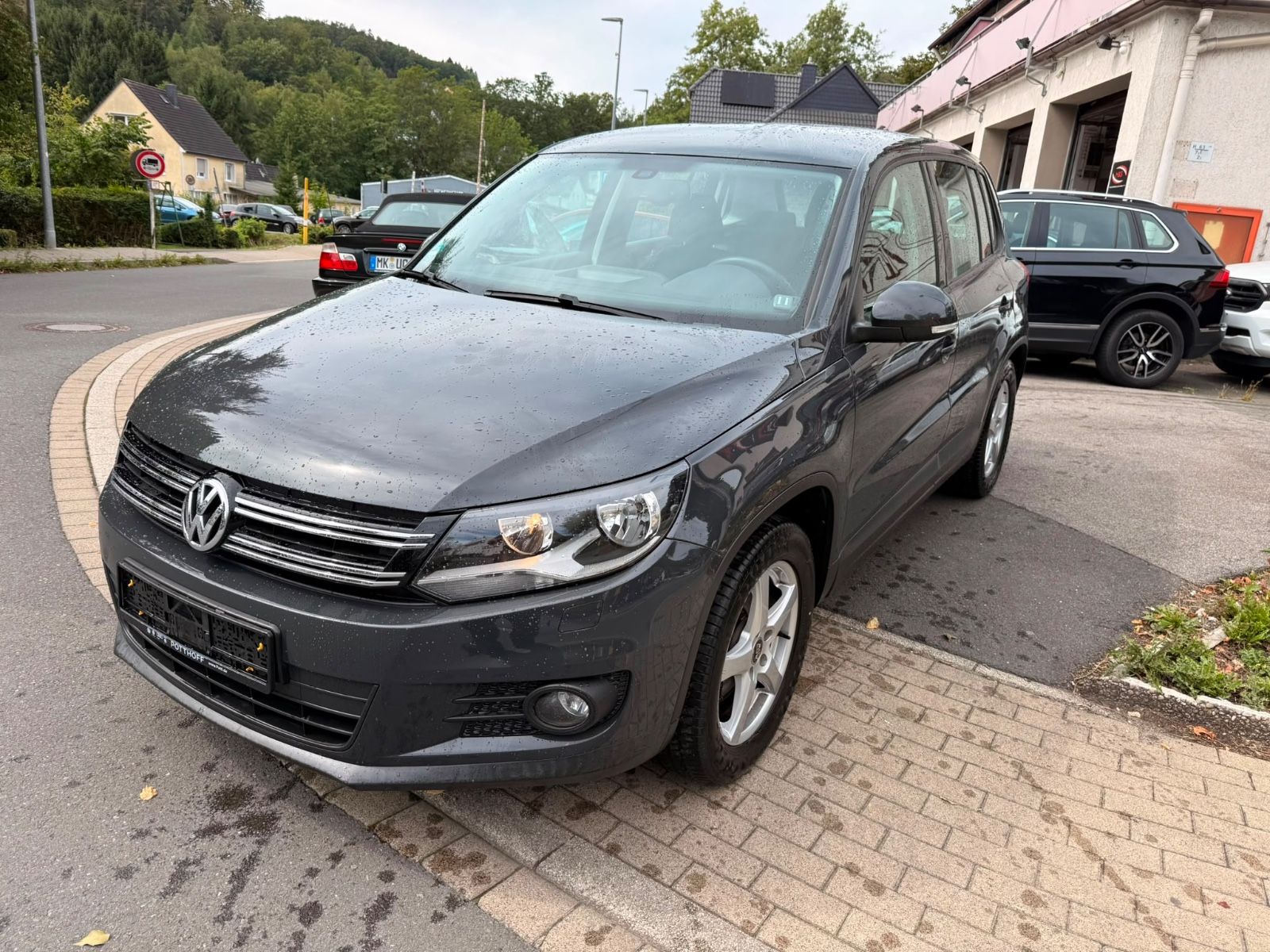 Volkswagen Tiguan - 1