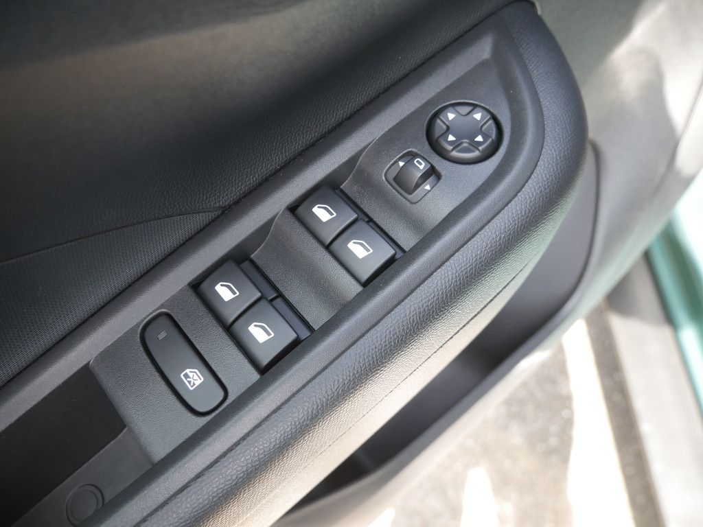 Fahrzeugabbildung Opel Frontera 1.2 Edition PDC SHZ KAMERA NAVI LED