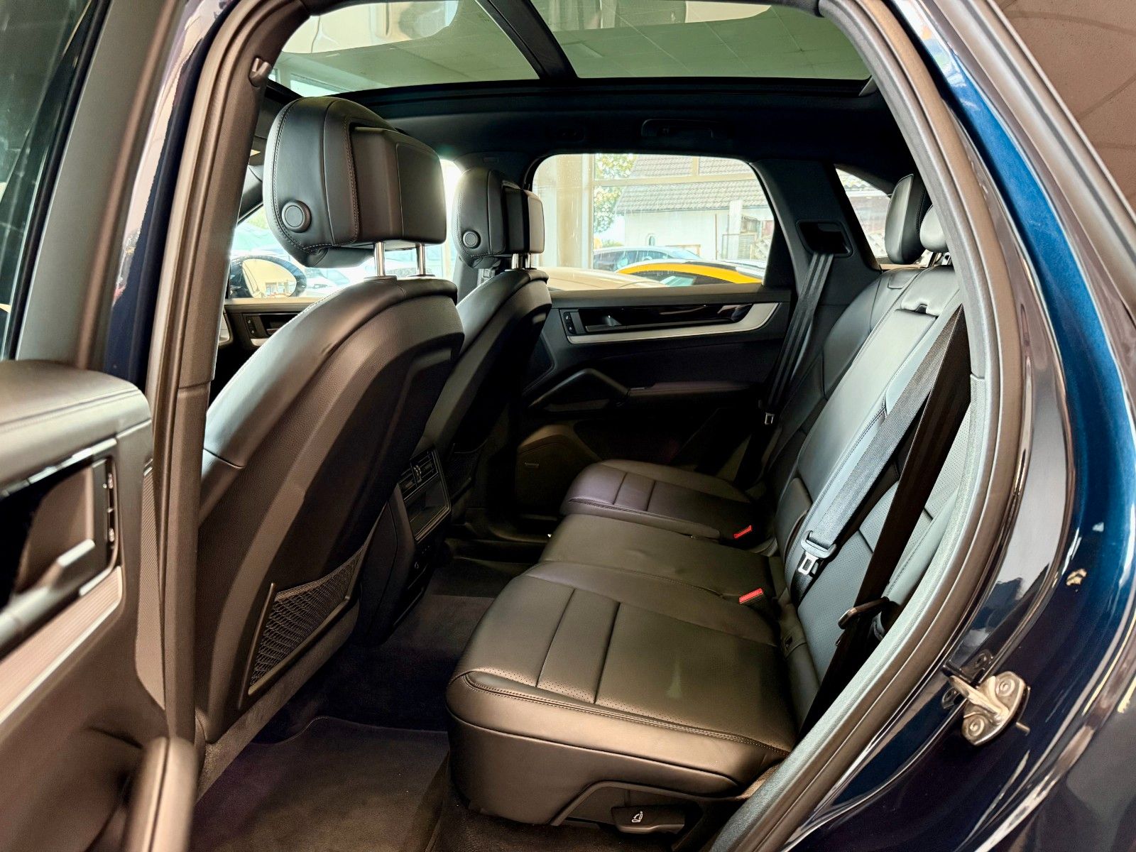 Fahrzeugabbildung Porsche Cayenne V6 Luftfederung/Panorama/HeadUP/BOSE