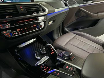 Fahrzeugabbildung BMW X3 xD20d Luxury Line DAB HUD Komfort Alarm Leder