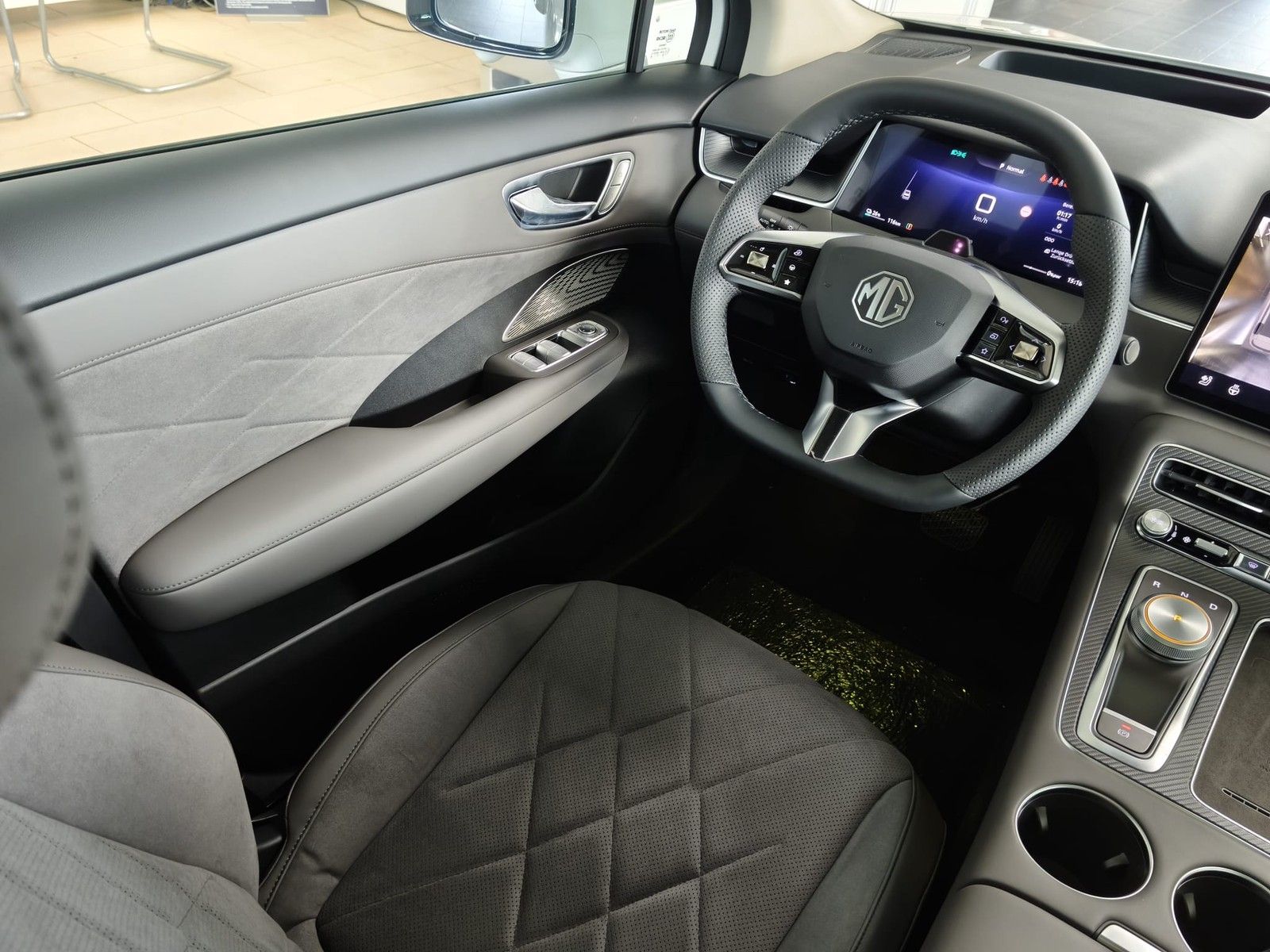 MG S6 EV