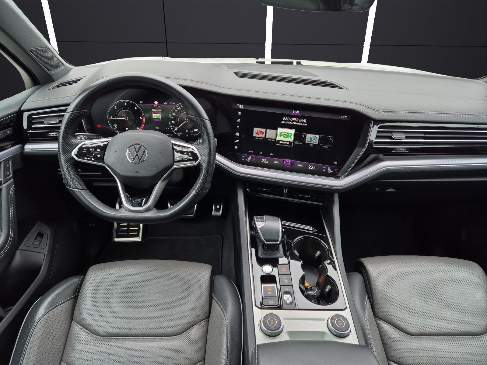 Fahrzeugabbildung Volkswagen Touareg TDI R-Line 4M Matrix Luft Navi Pano Lede