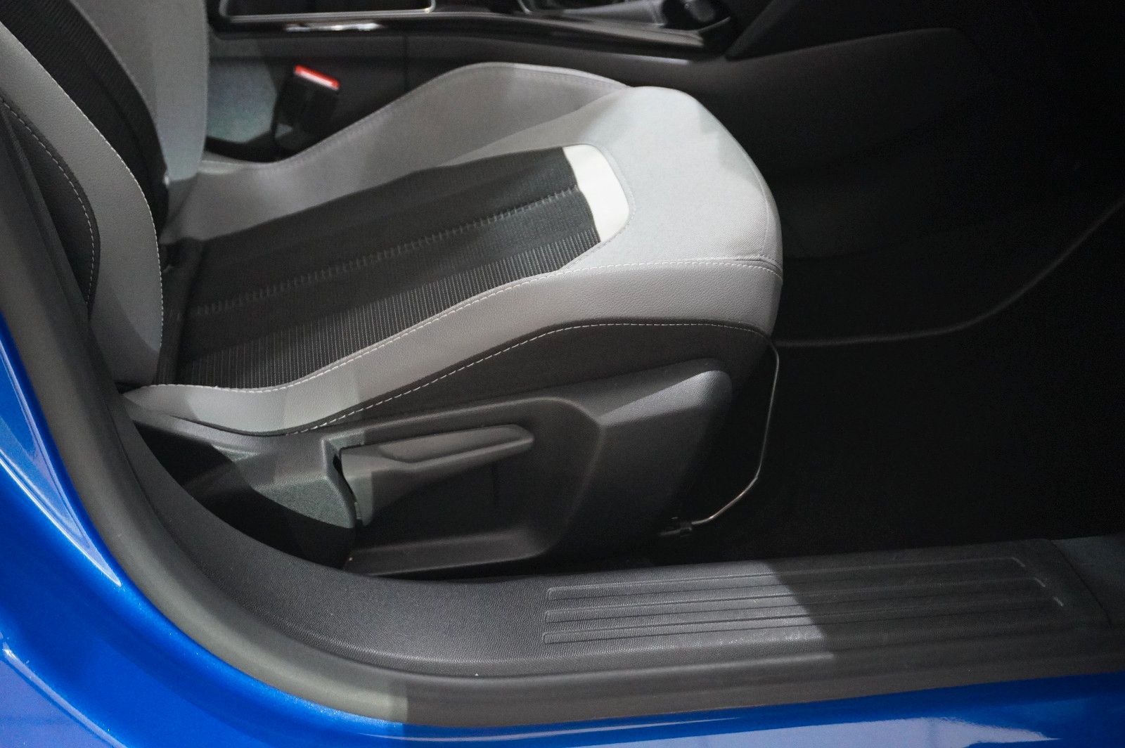 Fahrzeugabbildung Opel Mokka ELEGANCE 1.2T NAVI/LED/KAMERA/SPORT/SH/DAB