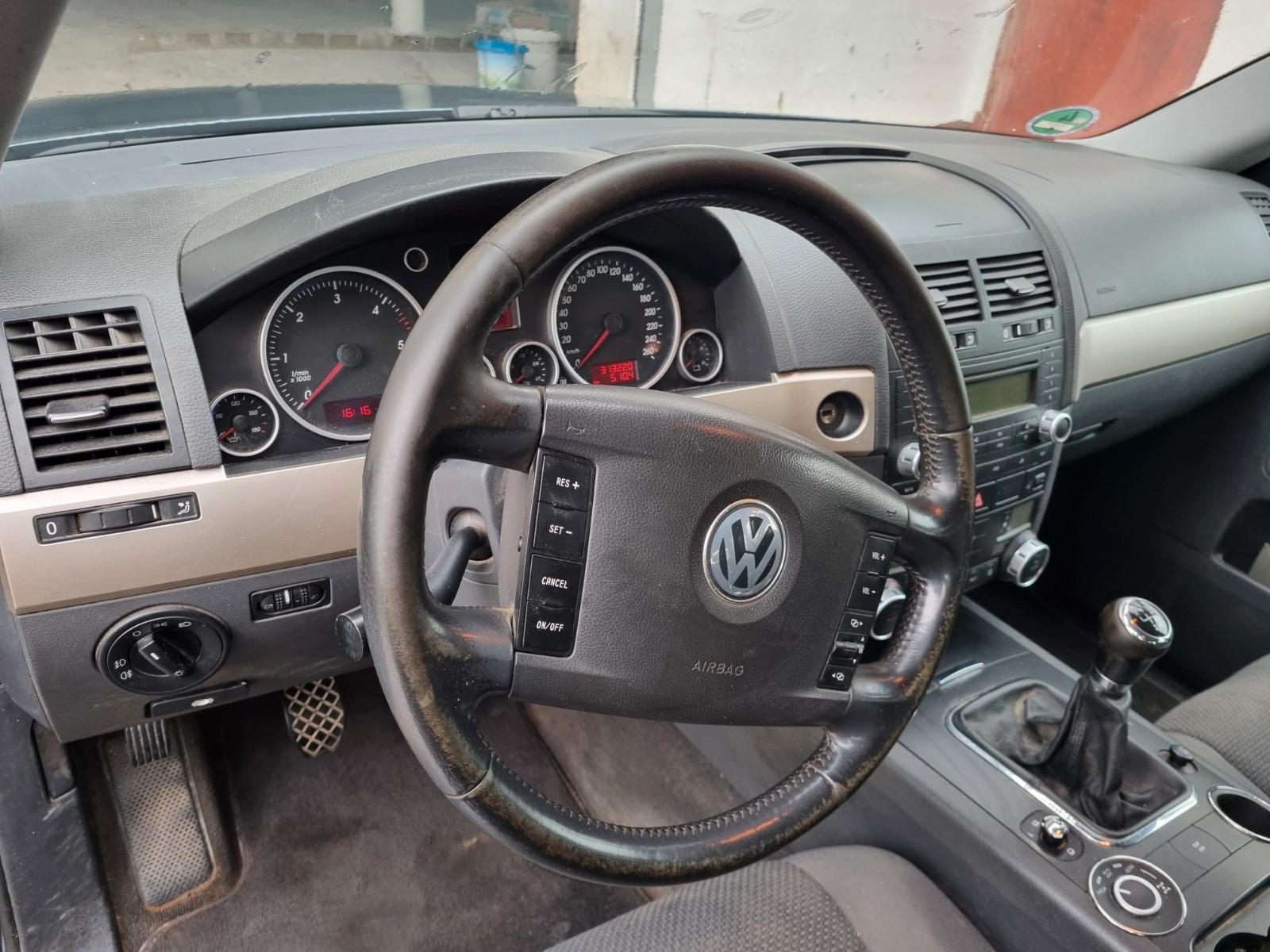 Volkswagen Touareg 2006 — interior