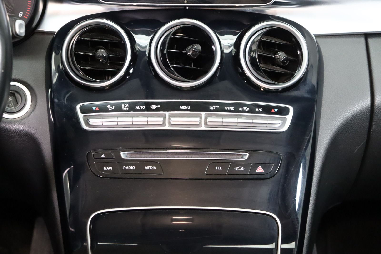 Fahrzeugabbildung Mercedes-Benz C 180 d * LED * SHZ